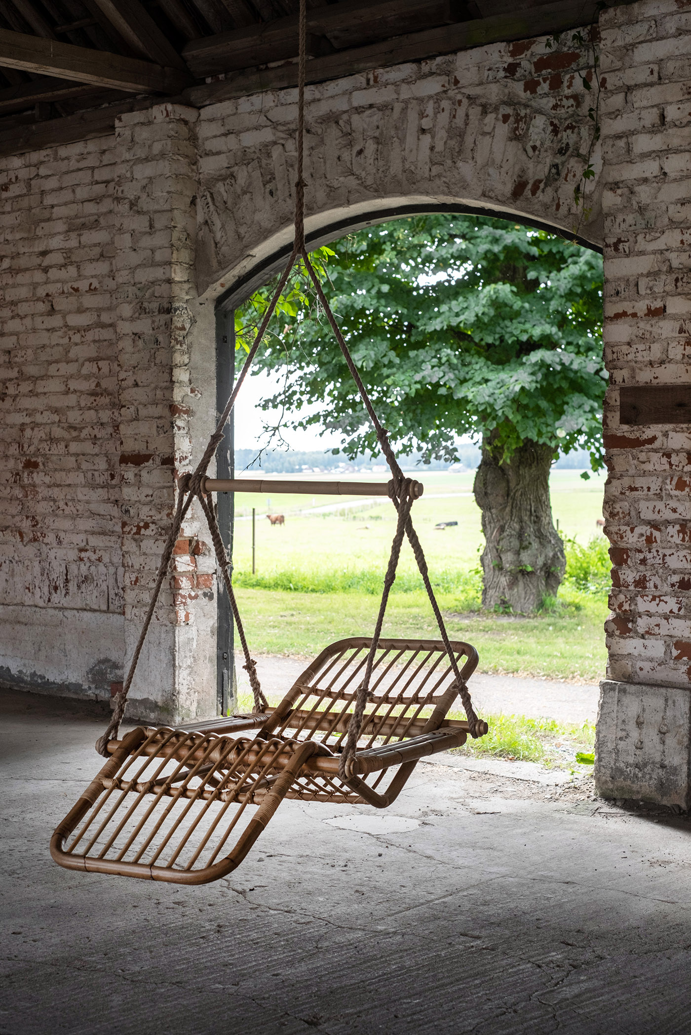 Lasse hanging chaise longue