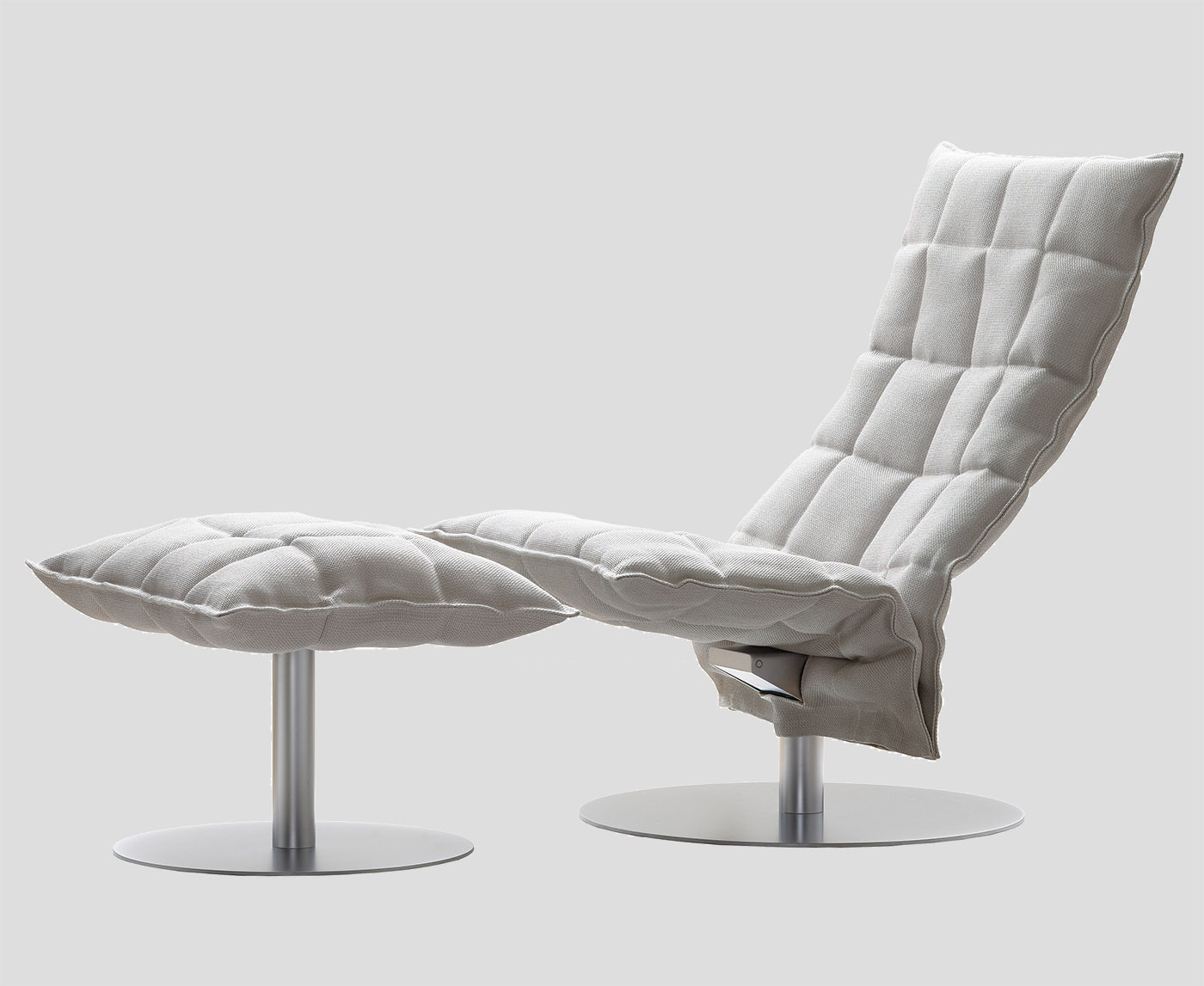 Swivel k chair
